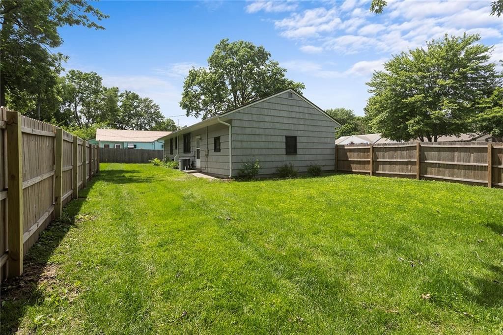 209 NE Maple Street — photo 22