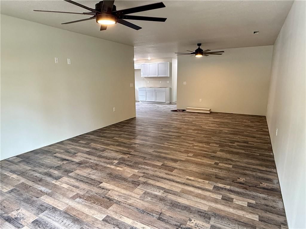1221 S Maple Street — photo 5