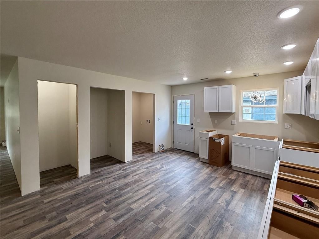 1221 S Maple Street — photo 8
