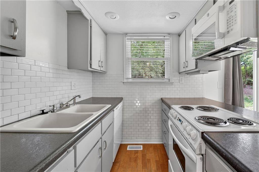 2836 Eaton Street — photo 9