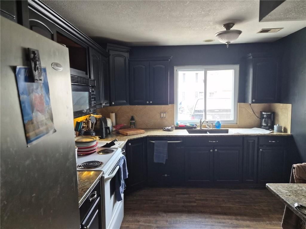 8828 Carriage Drive, Lenexa, KS