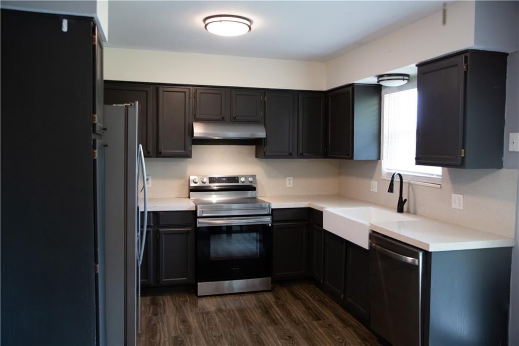 209 W Edgewood Drive — photo 2
