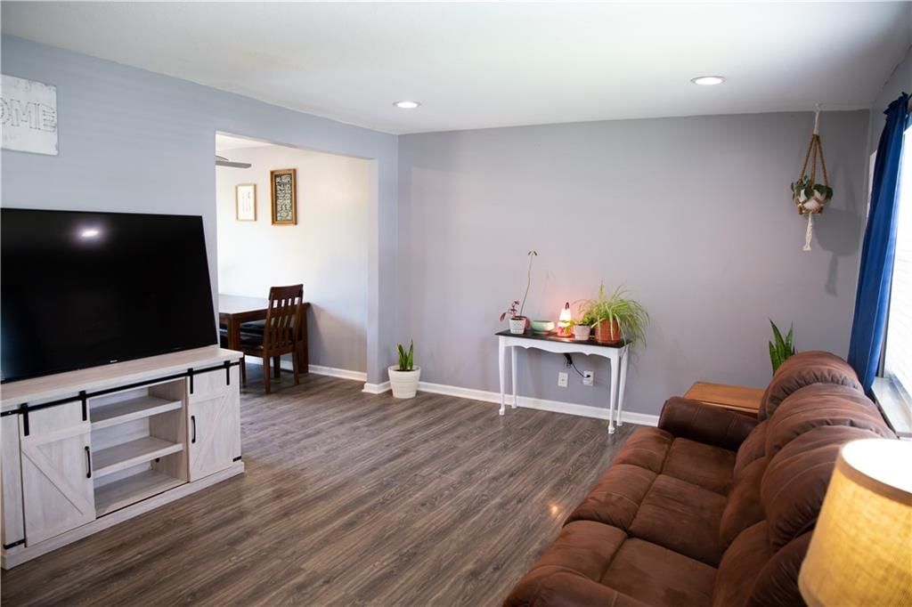 209 W Edgewood Drive — photo 6