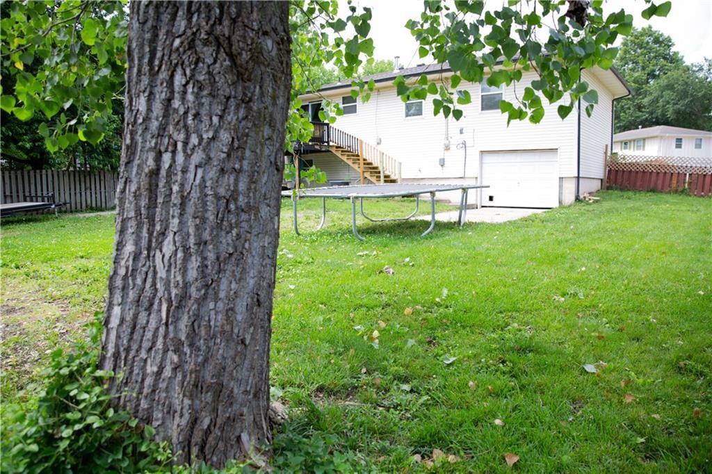 209 W Edgewood Drive — photo 24