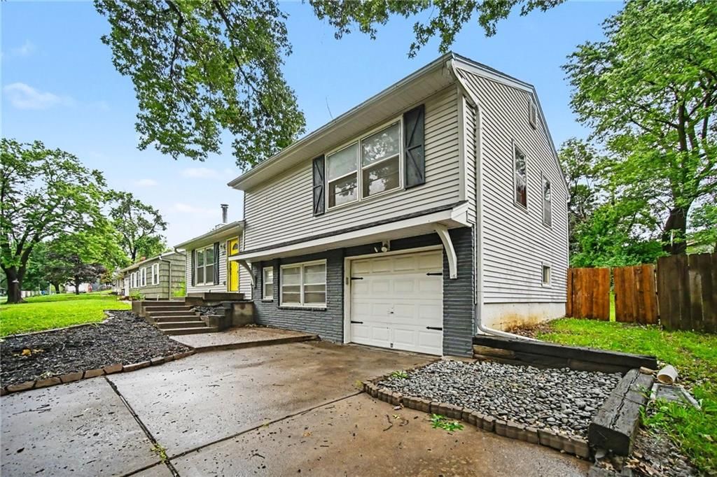 5313 N Lydia Avenue — photo 2