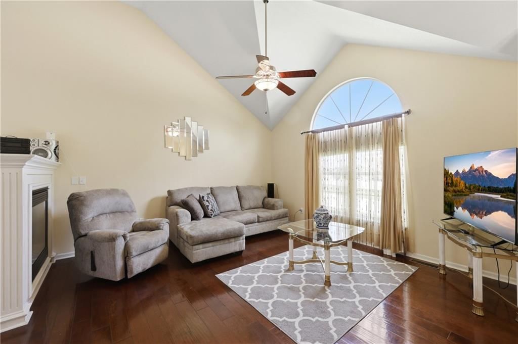 7902 Spring Valley Road — photo 2