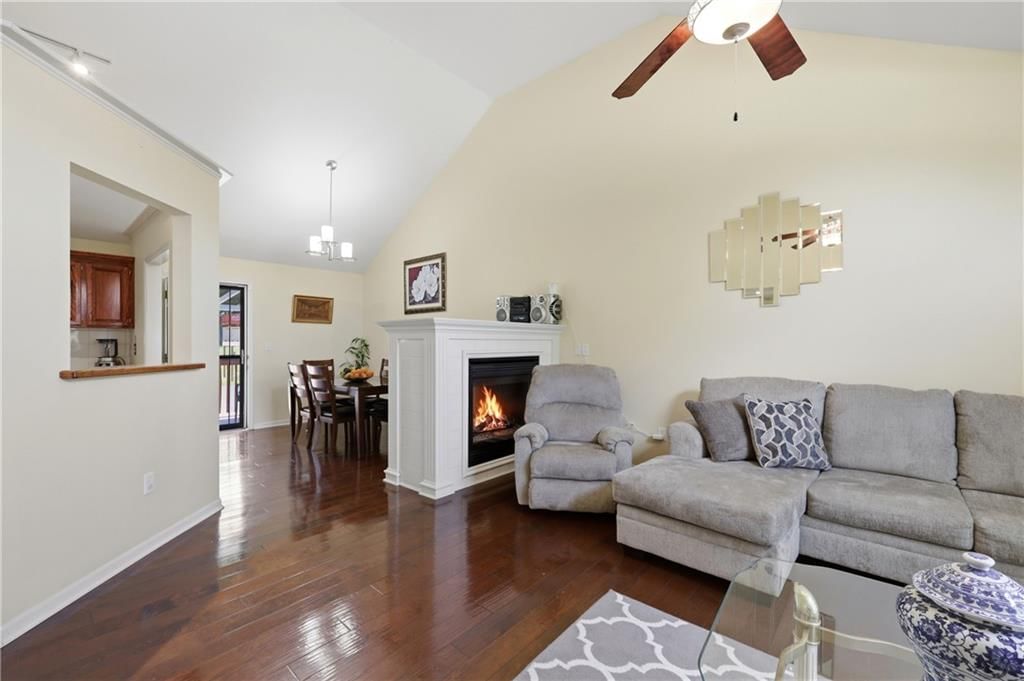 7902 Spring Valley Road — photo 3