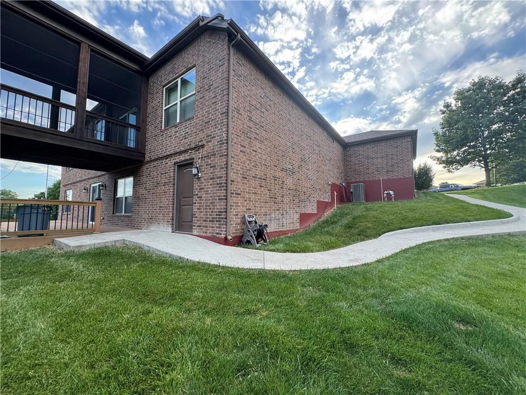 3109 N 109th Terrace — photo 5