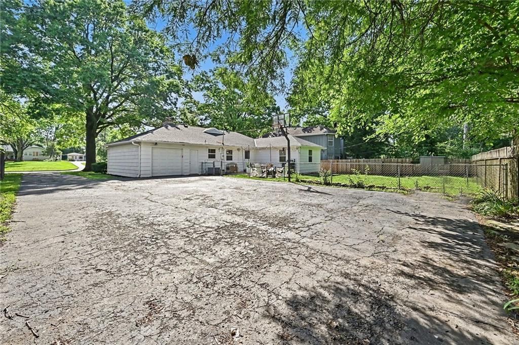 5020 Clark Drive — photo 33
