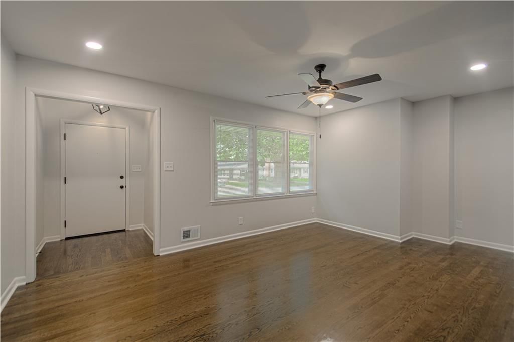 8219 E 85th Terrace — photo 5