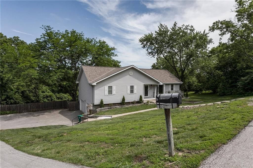 6906 Brownridge Drive — photo 2