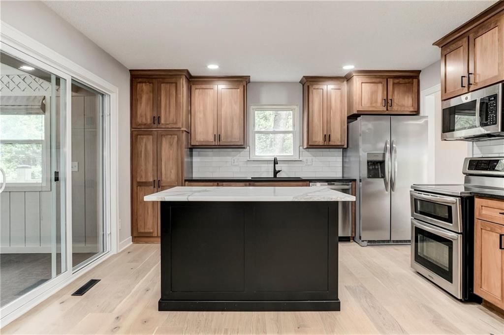 6906 Brownridge Drive — photo 8