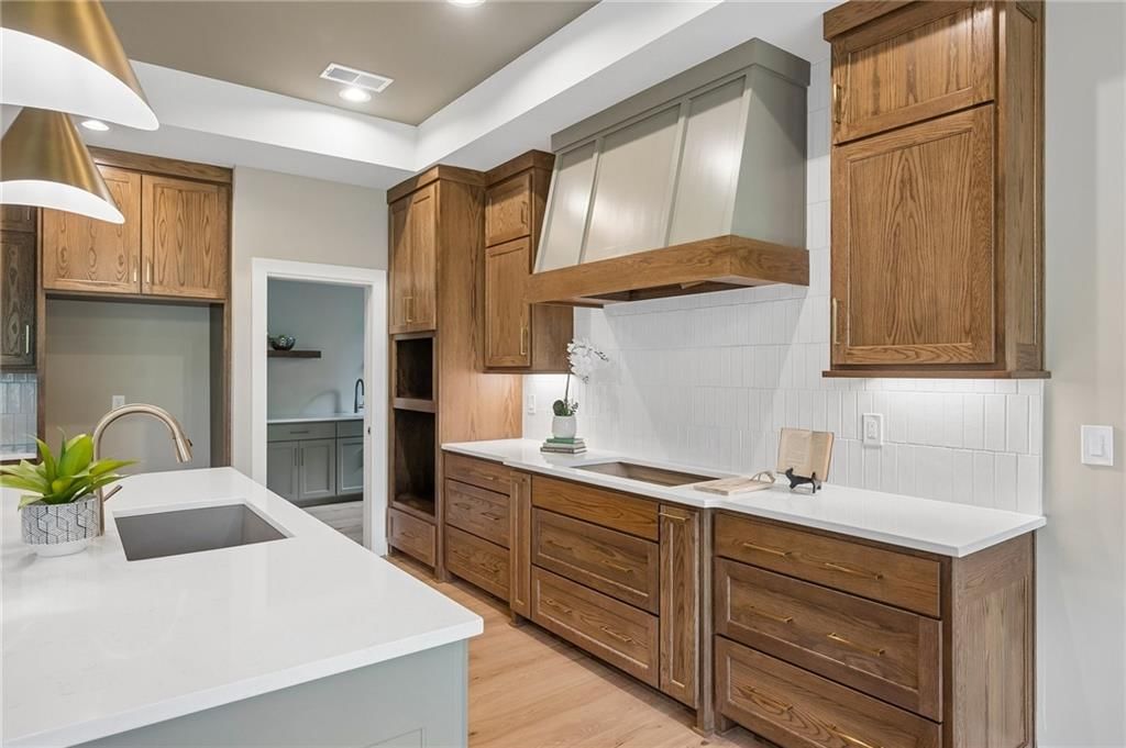 2717 NE 91st Place, Kansas City, MO: listing photo 2