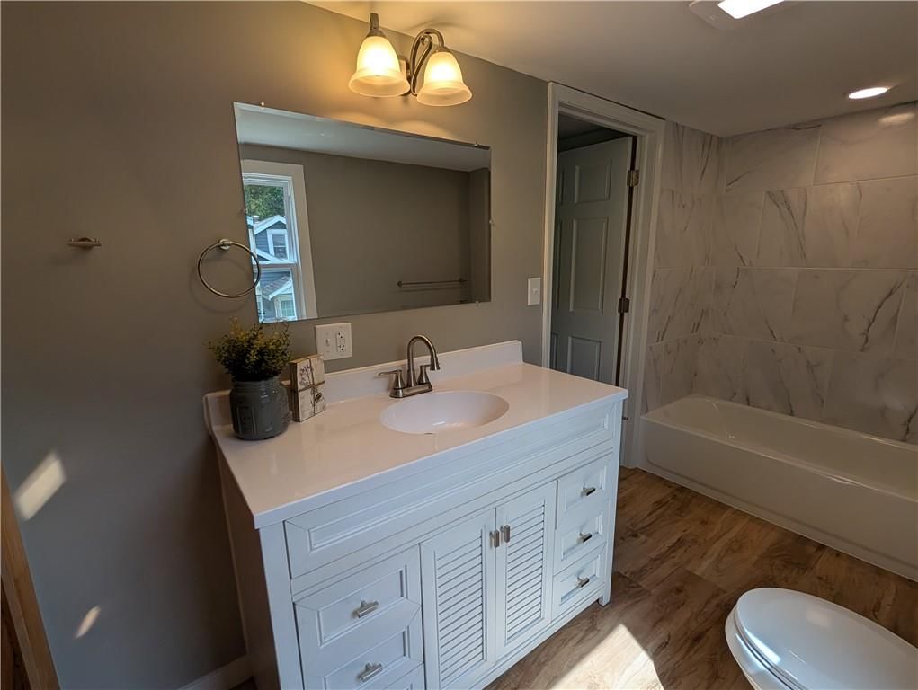 214 Bell Avenue N — photo 32