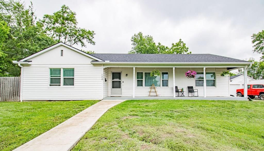 104 S Bagby Street, Knob Noster, MO