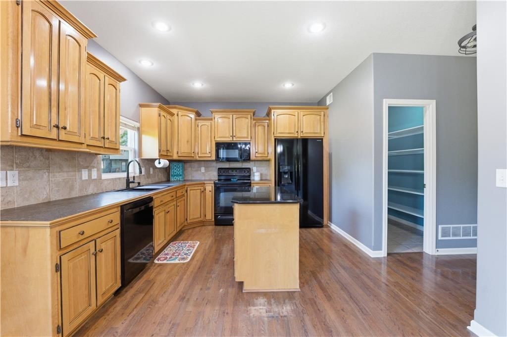 541 NW Fox Hollow Lane — photo 11
