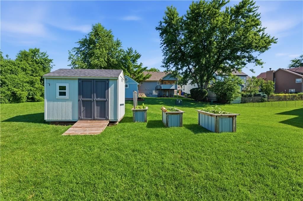 541 NW Fox Hollow Lane — photo 43