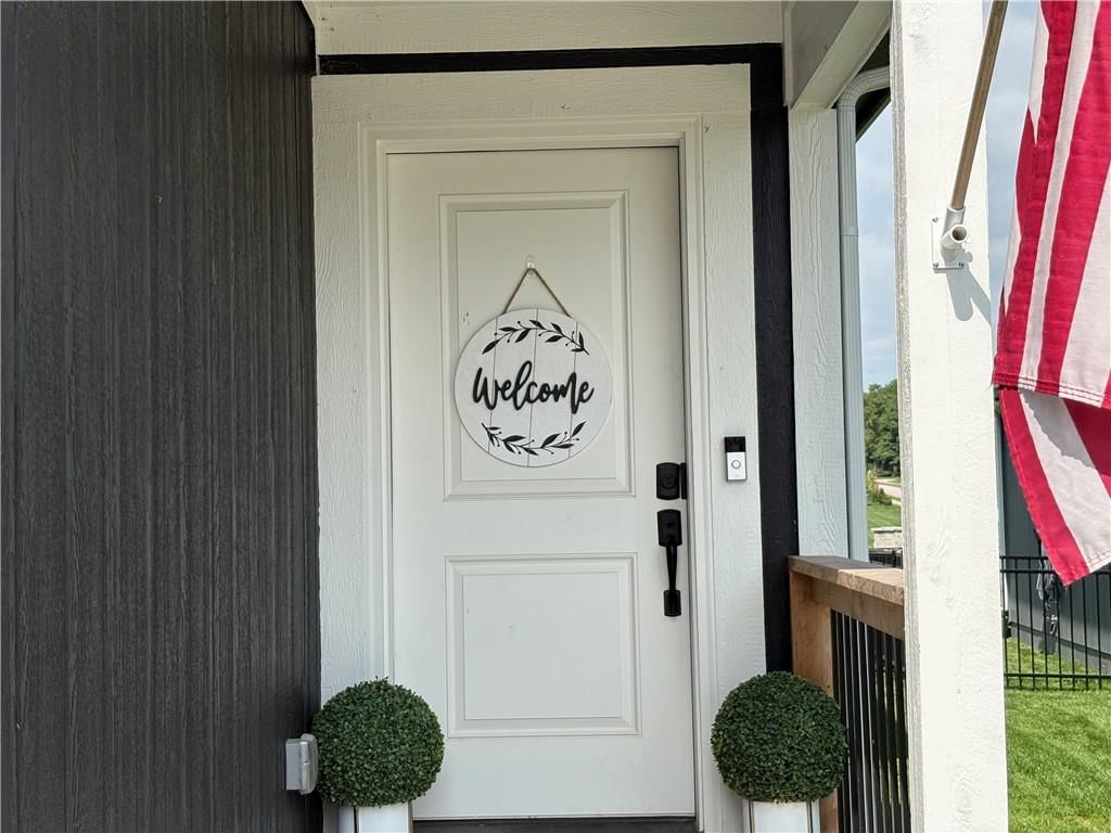 8705 SW Edgewater Drive — photo 2