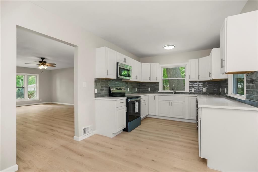 2709 S Fuller Avenue — photo 9