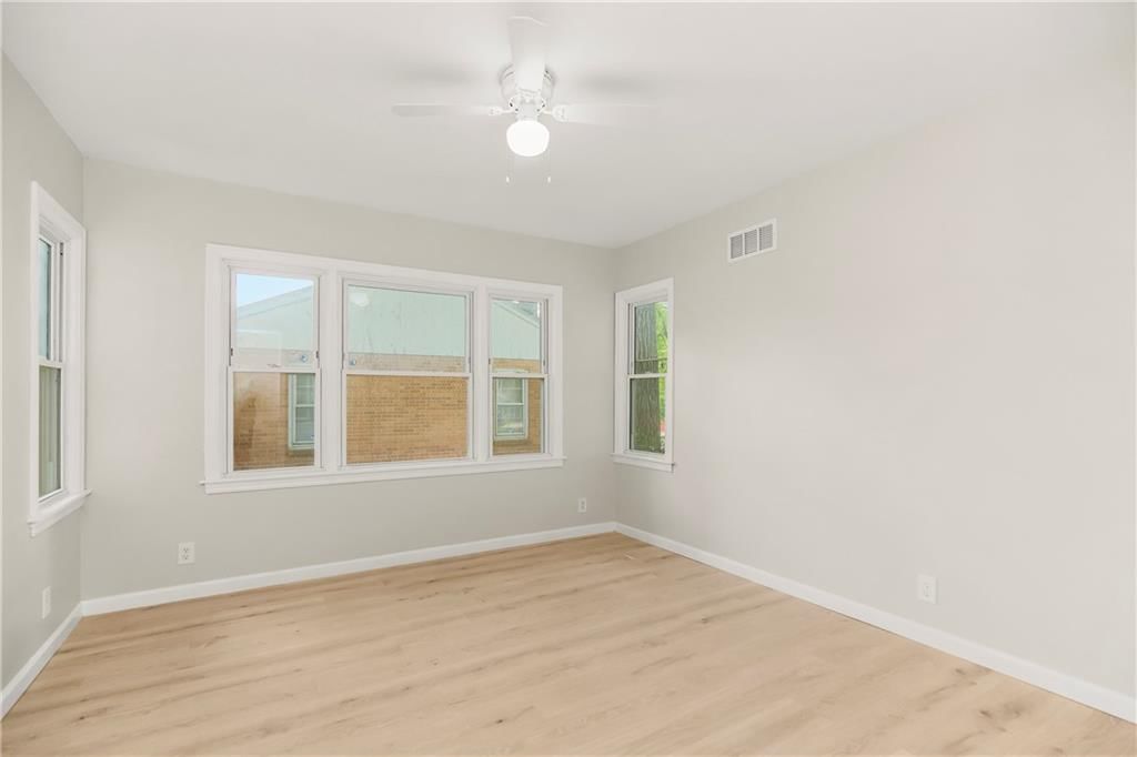 2709 S Fuller Avenue — photo 13