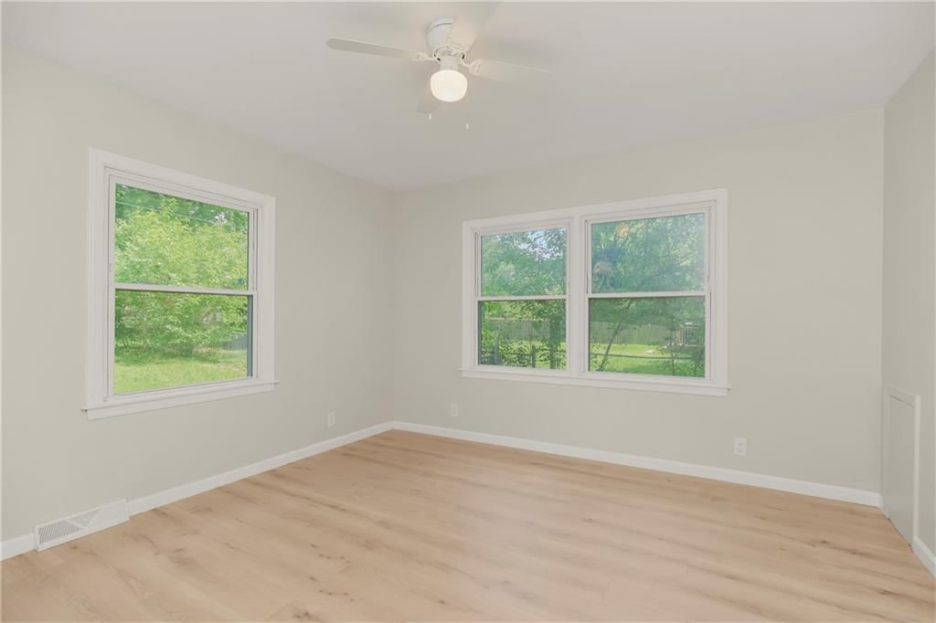 2709 S Fuller Avenue — photo 15