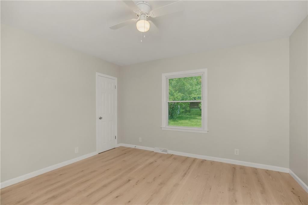 2709 S Fuller Avenue — photo 16
