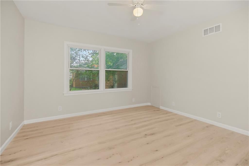 2709 S Fuller Avenue — photo 18