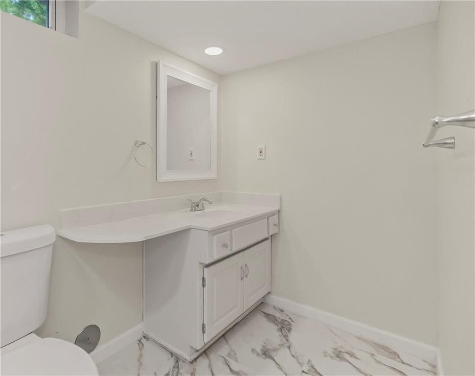 2709 S Fuller Avenue — photo 24