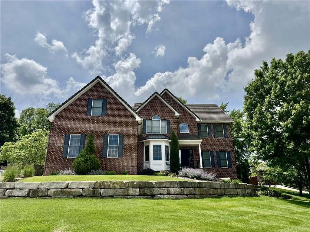 6409 Augusta Place, Parkville, MO