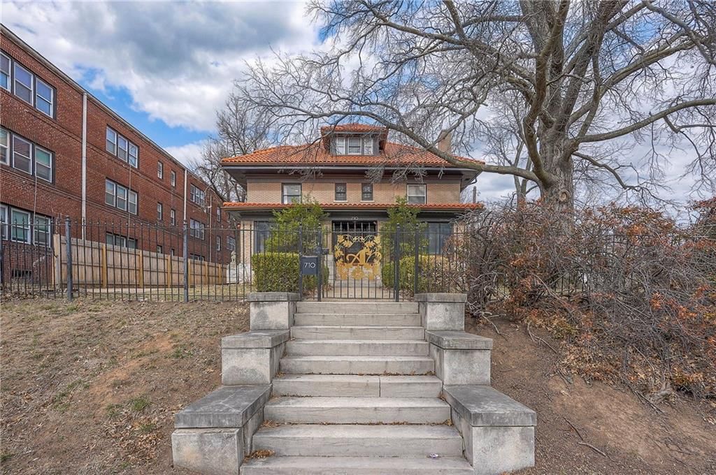 710 E Armour Boulevard — photo 3