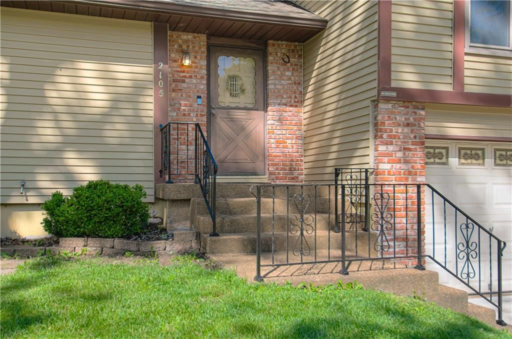 2105 S Kenwood Street — photo 2