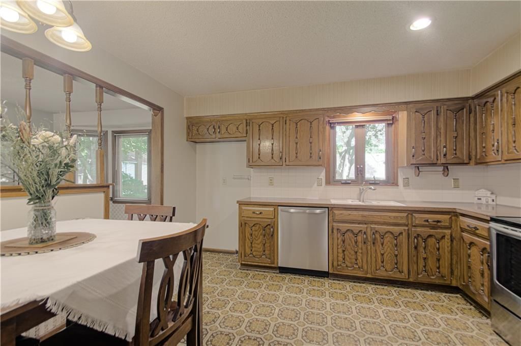 2105 S Kenwood Street — photo 13