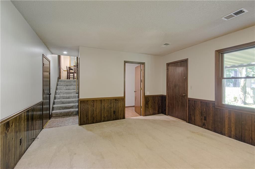 2105 S Kenwood Street — photo 30
