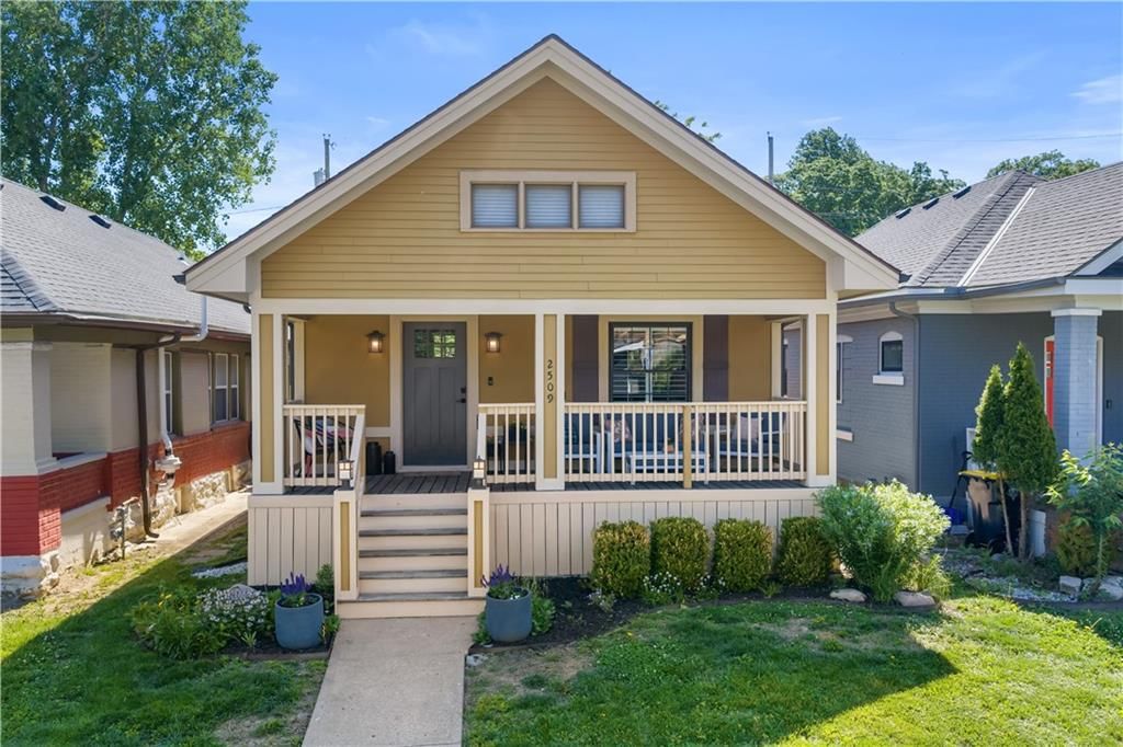 2509 TRACY Avenue — photo 1