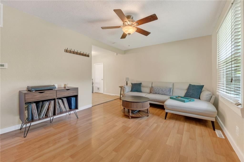 516 W 87th Terrace — photo 3