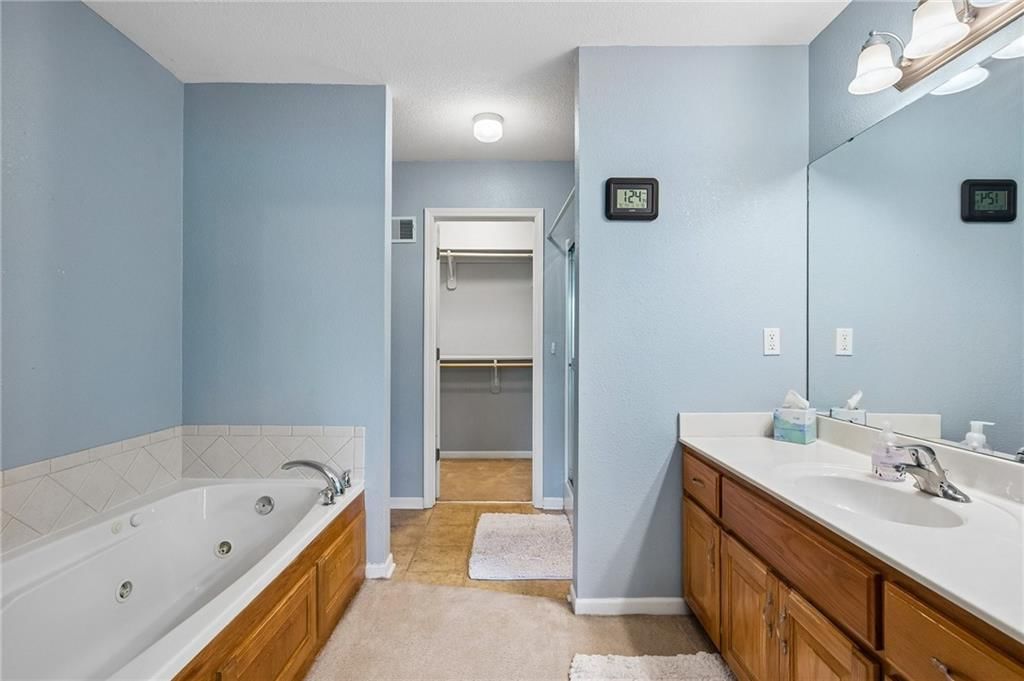 9508 N Main Street — photo 17