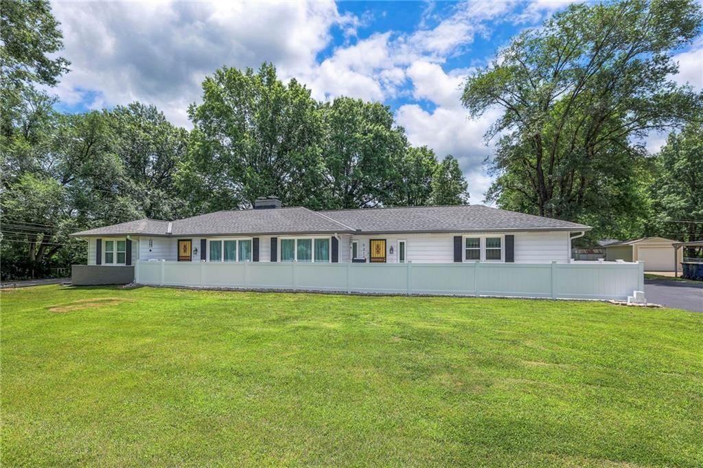 6215 Longview Road — photo 1