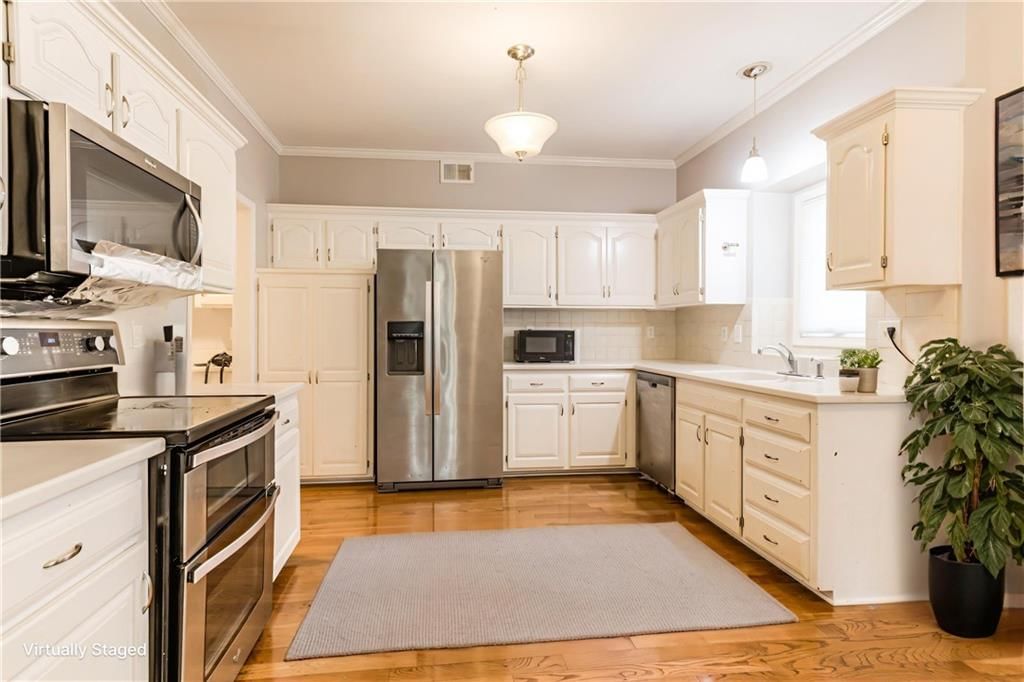 6227 W 126th Terrace — photo 4