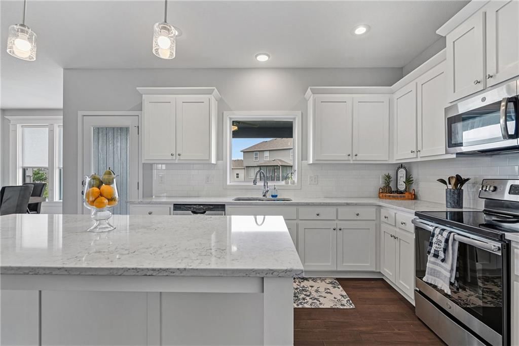 20430 W 107th Terrace — photo 15