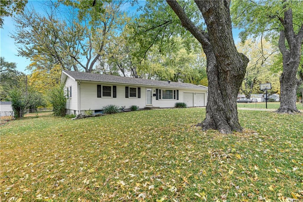 13714 Cypress Avenue — photo 2