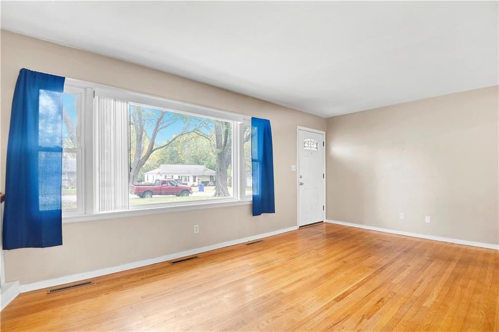 13714 Cypress Avenue — photo 19