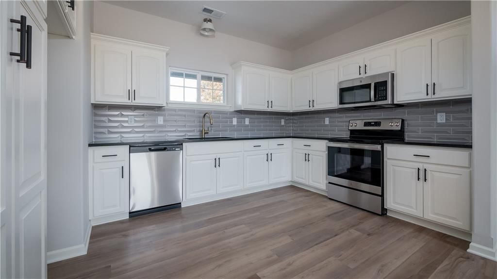 1309 NE Redwood Court — photo 5
