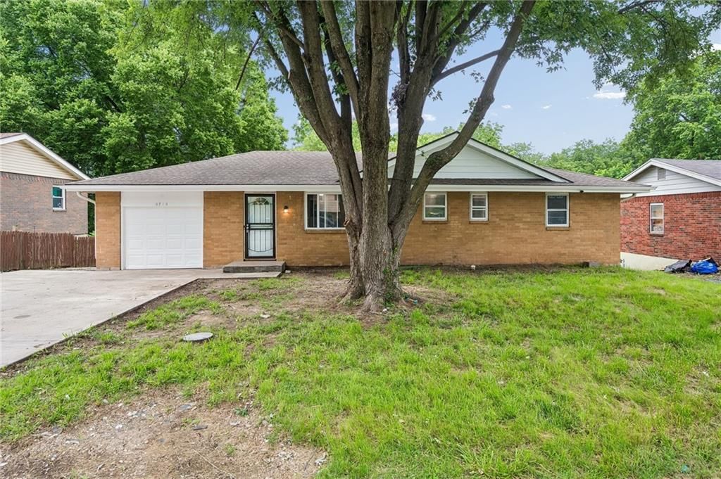 6716 NE Cotter Avenue, Kansas City, MO