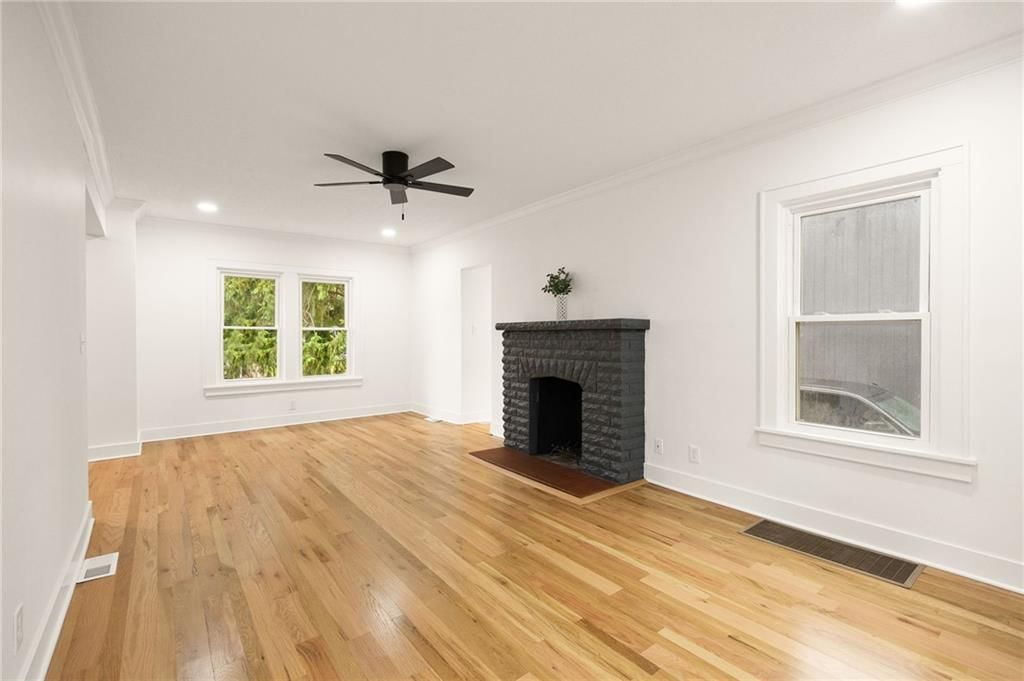 1226 Everett Avenue — photo 9