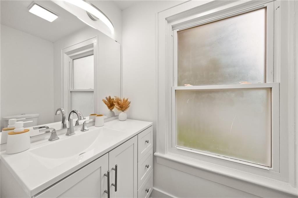 1226 Everett Avenue — photo 12