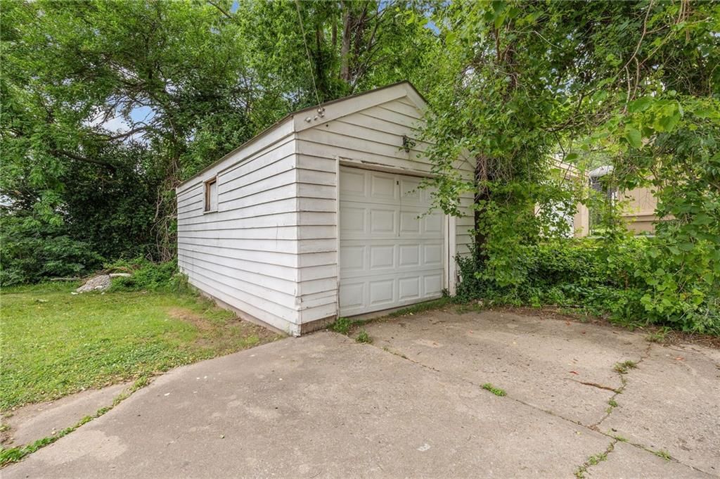 1226 Everett Avenue — photo 35