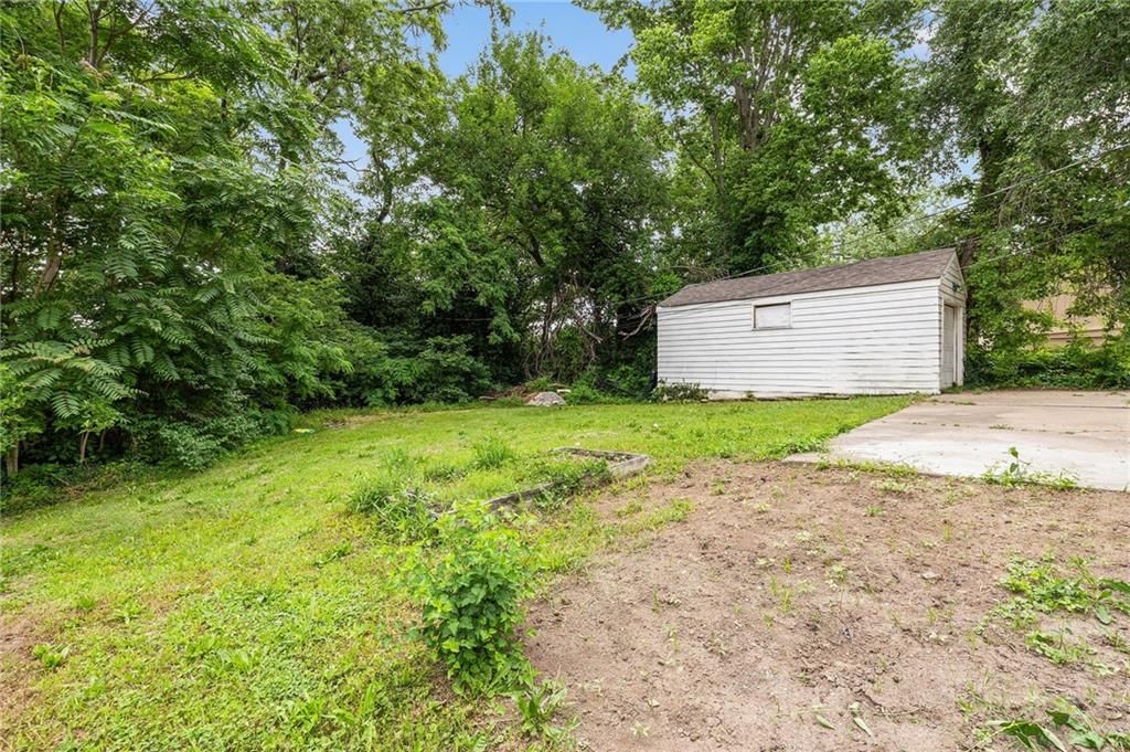 1226 Everett Avenue — photo 36