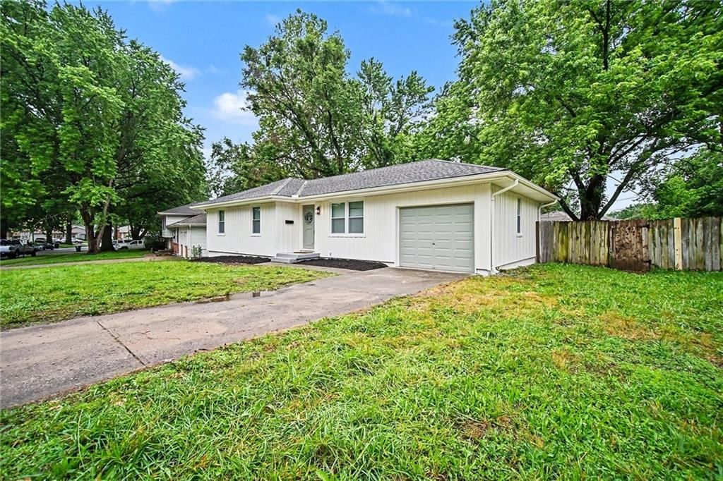 11700 Beacon Avenue — photo 2