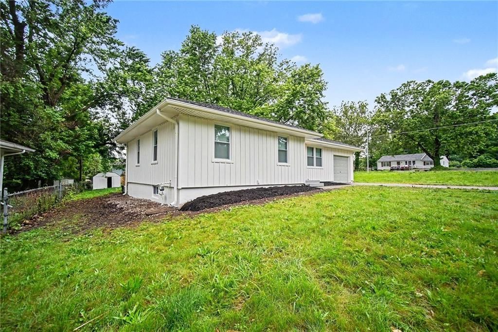 11700 Beacon Avenue — photo 3