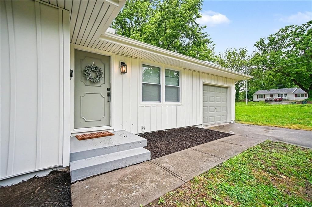 11700 Beacon Avenue — photo 4